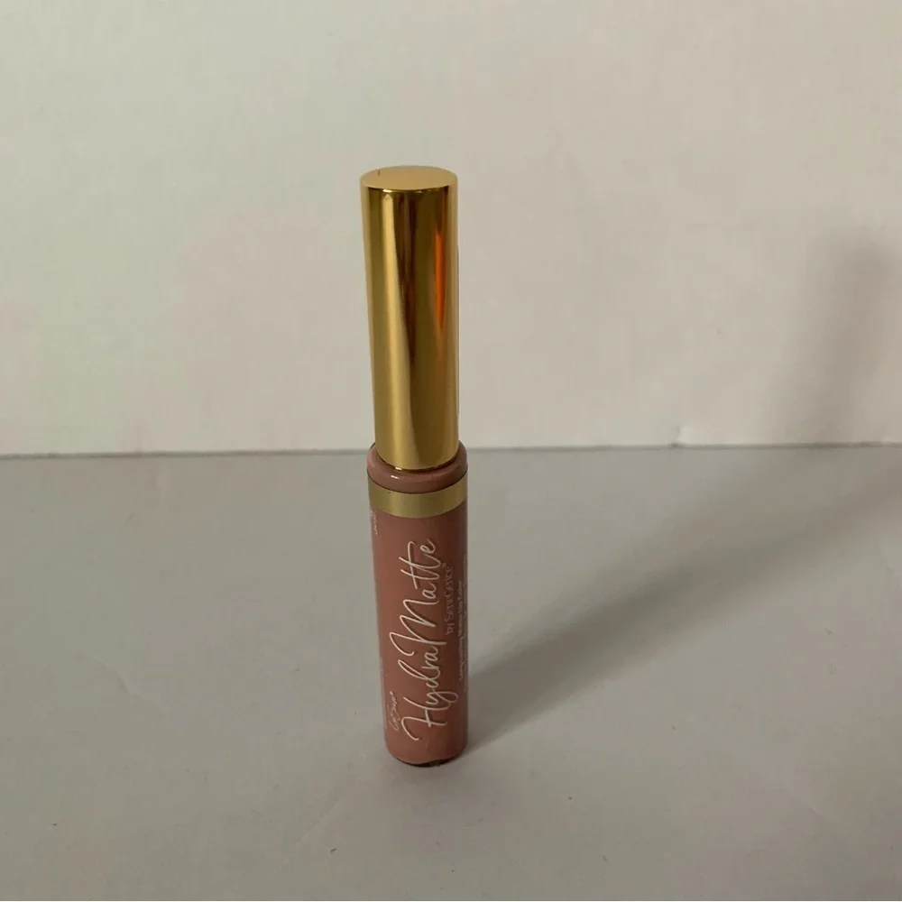 NWT. SeneGence Praline Rose HydraMatte Lipstick